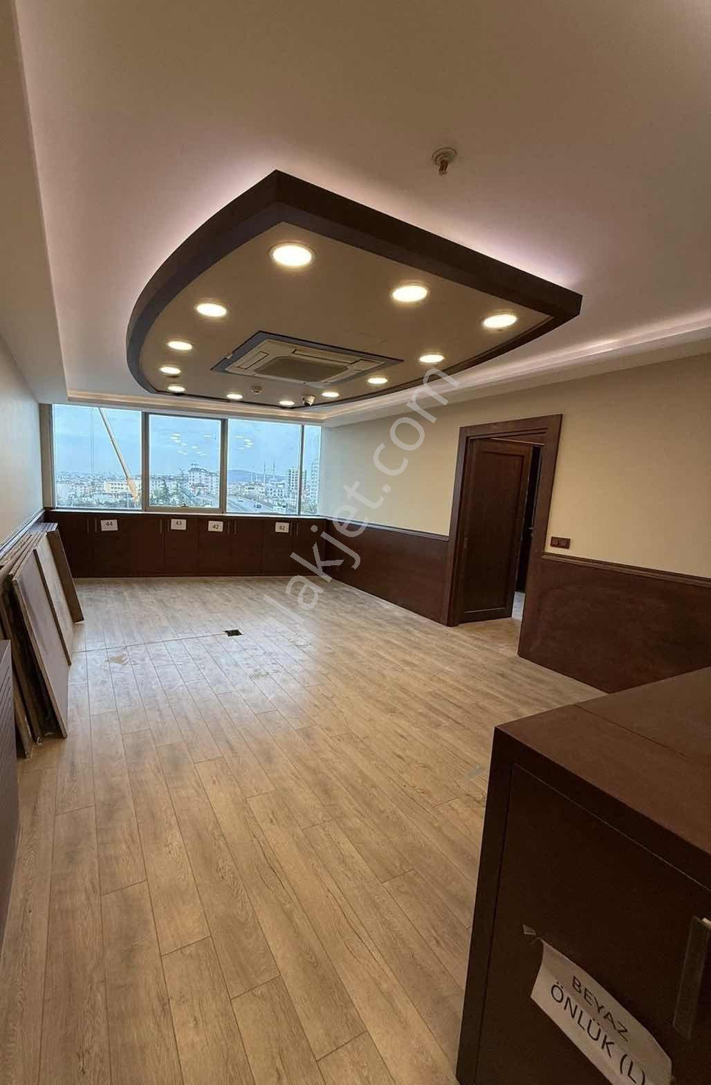 Merkezde Harika Konumda Ofis