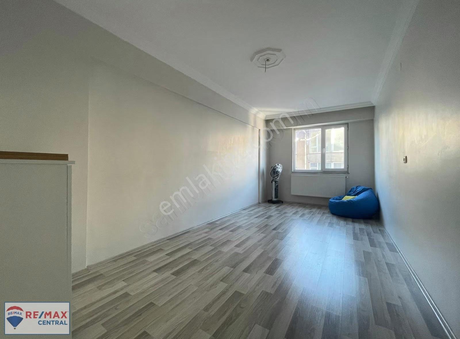 Re/max Central'dan Atatürk Caddesi Üzerinde 8 Yıllık Arakat 3+1 - Görsel 5