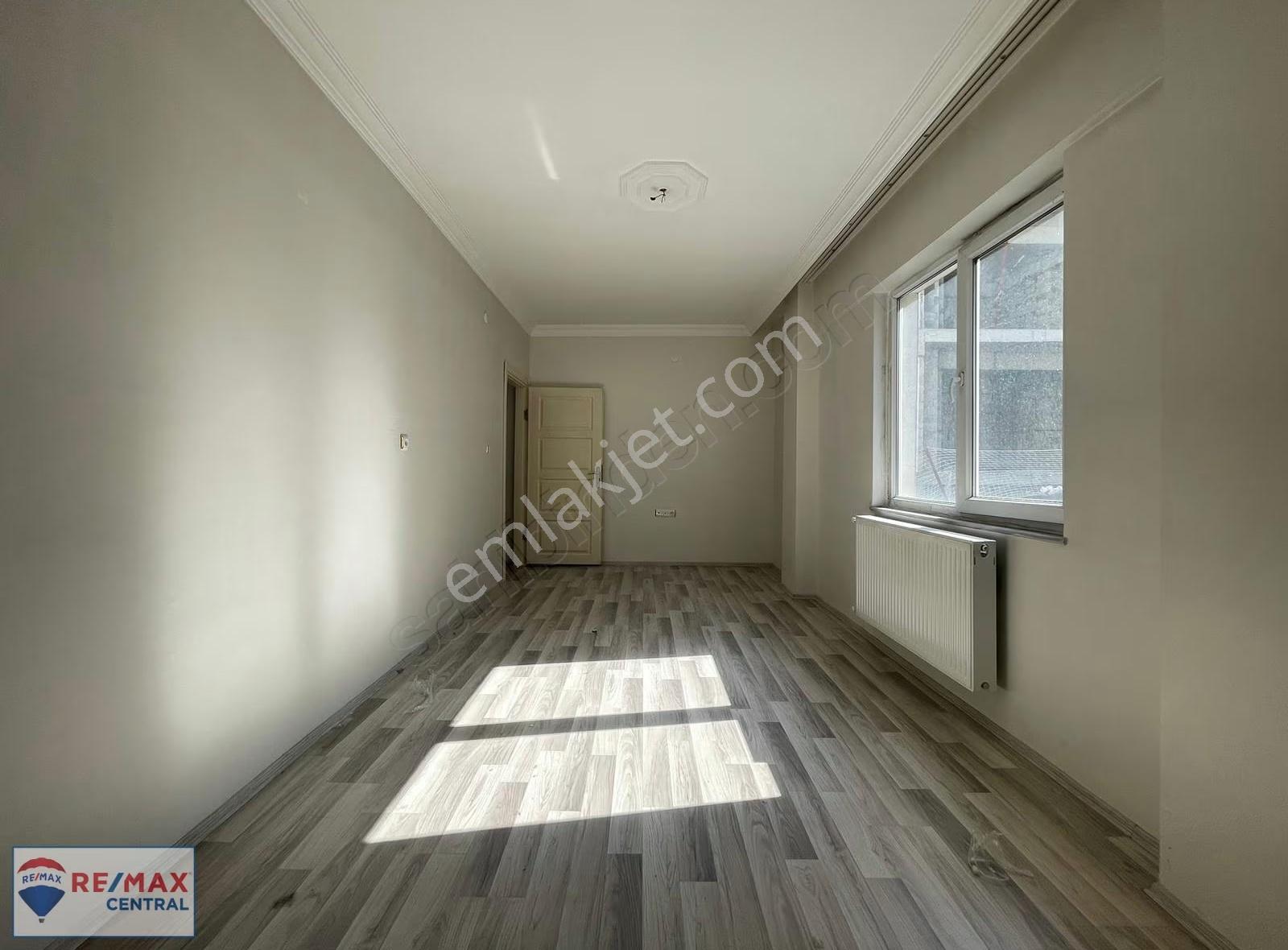 Re/max Central'dan Atatürk Caddesi Üzerinde 8 Yıllık Arakat 3+1 - Görsel 17