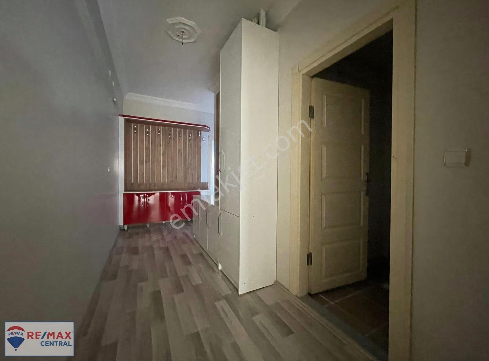Re/max Central'dan Atatürk Caddesi Üzerinde 8 Yıllık Arakat 3+1 - Görsel 19
