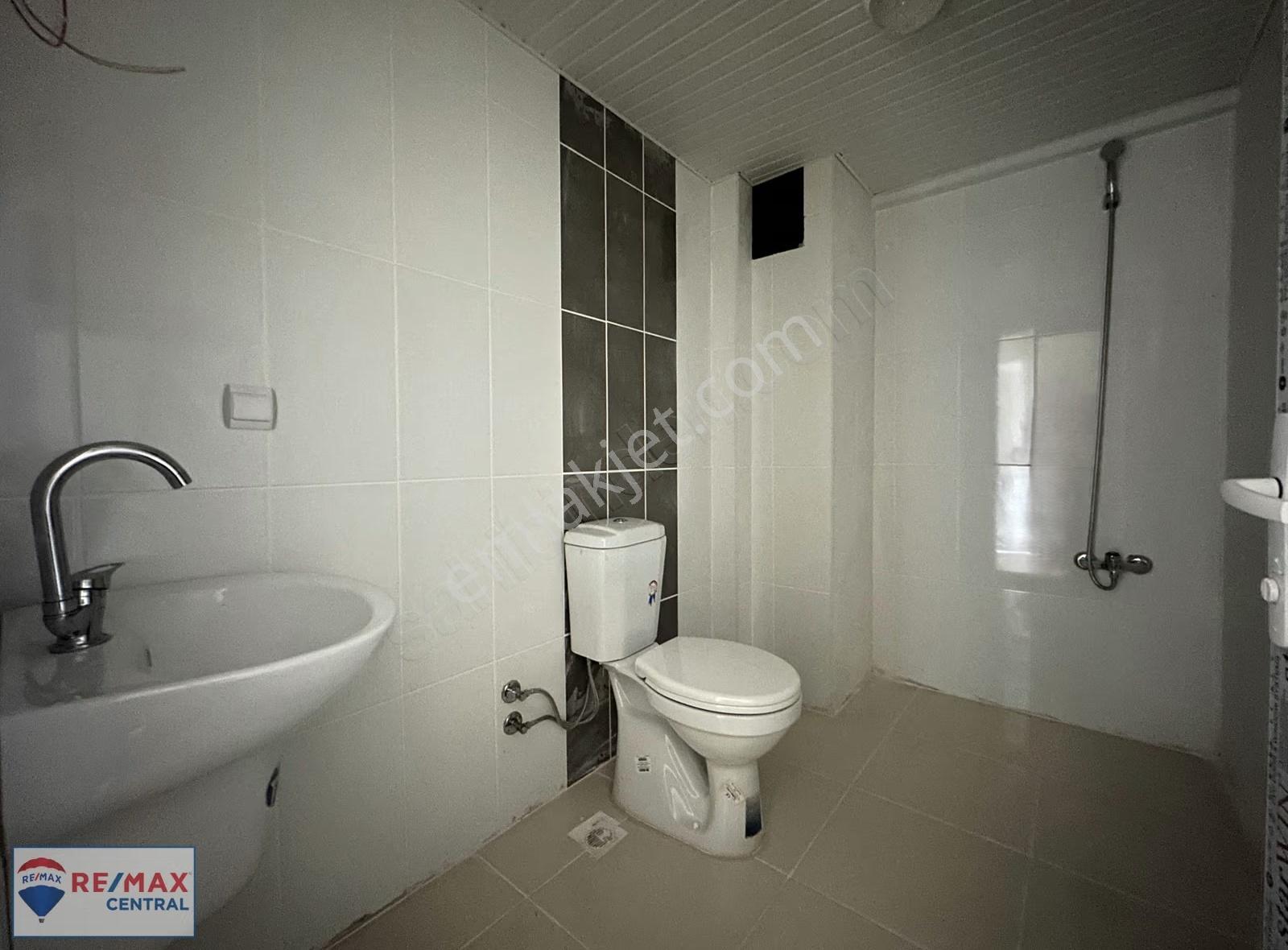 Re/max Central'dan Ş.şamil'de Cadde Üzeri-köşe 3+1 Satılık Daire - Görsel 6