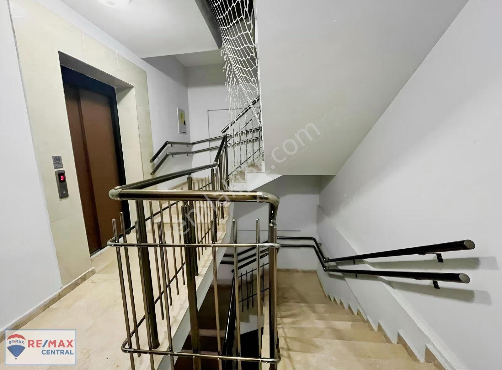 Remax Centralden Seyrantepede Satılık Lüks 3+1 - Görsel 3
