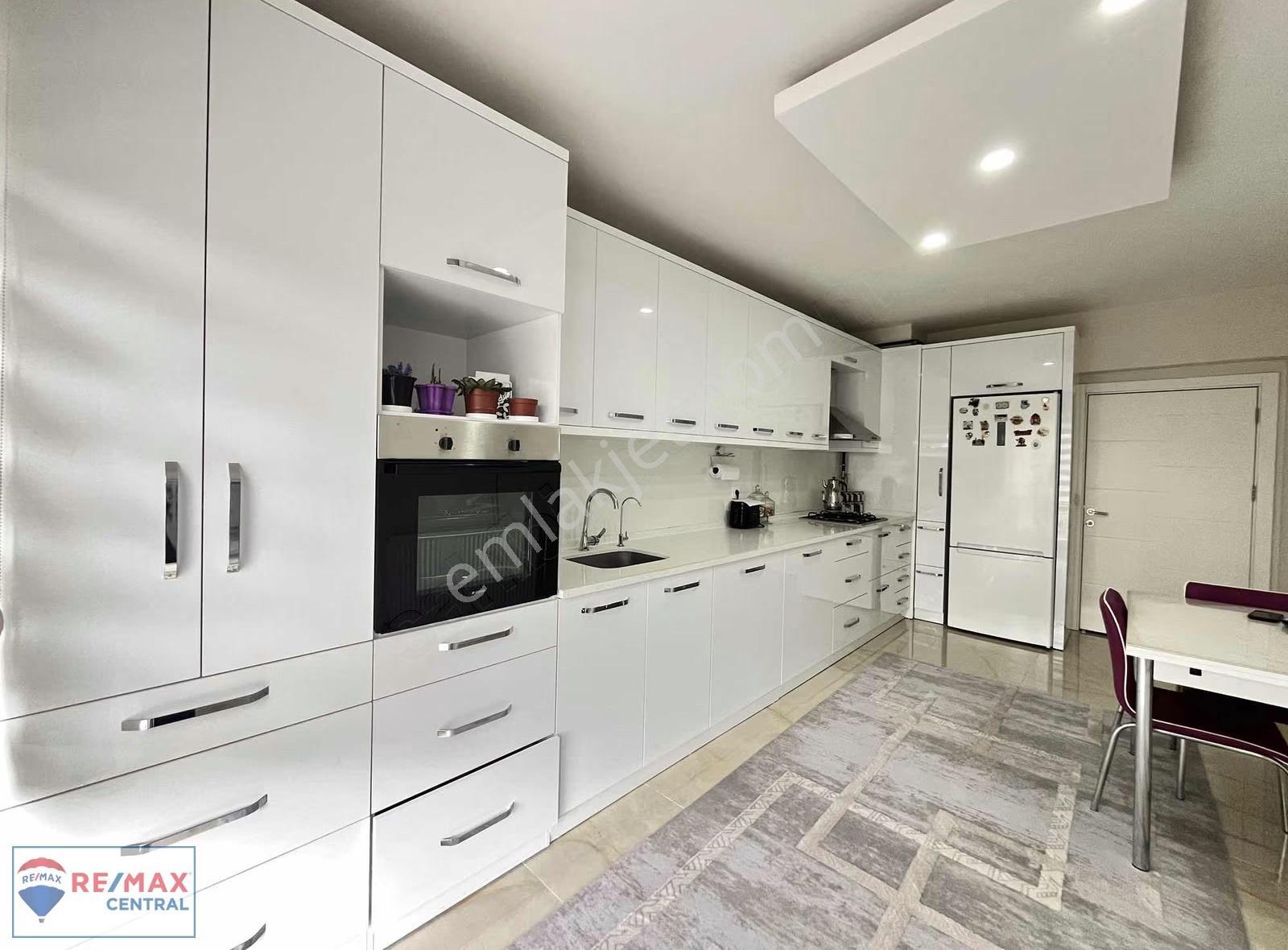 Remax Centralden Seyrantepede Satılık Lüks 3+1 - Görsel 23