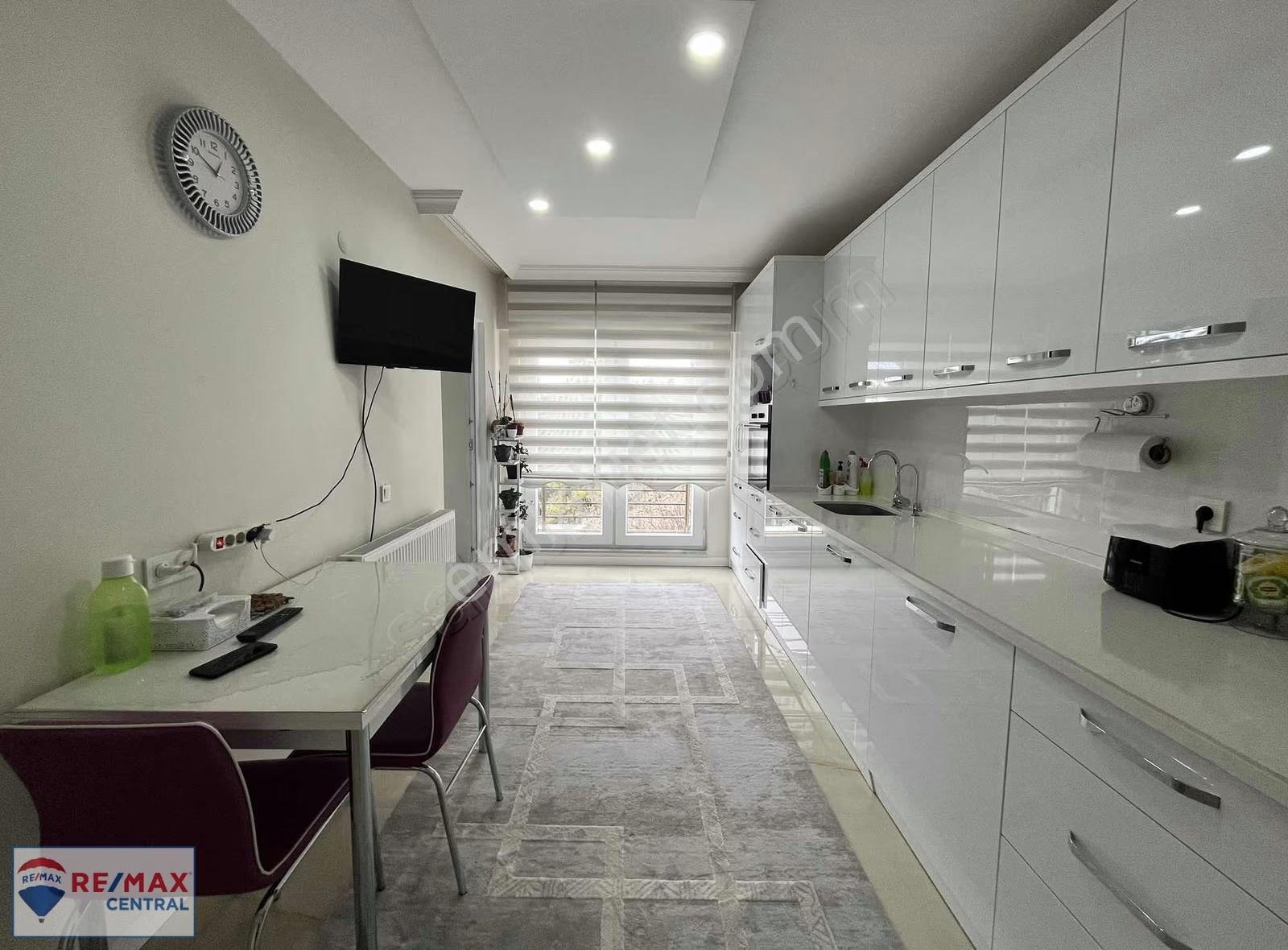 Remax Centralden Seyrantepede Satılık Lüks 3+1 - Görsel 29
