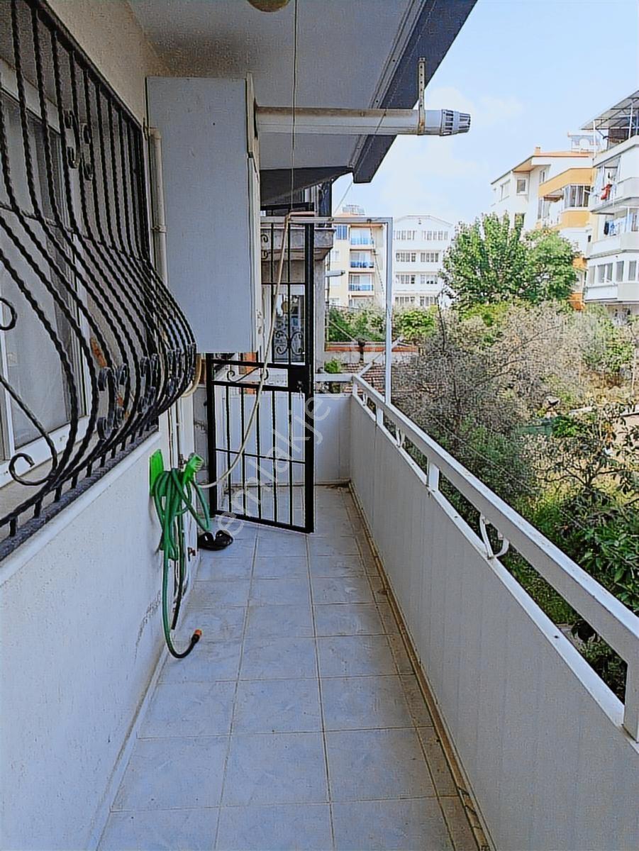 Bornova Atatürk Mahallesinde 2 Katlı Teraslı Satılık Müstakil Ev - Görsel 11
