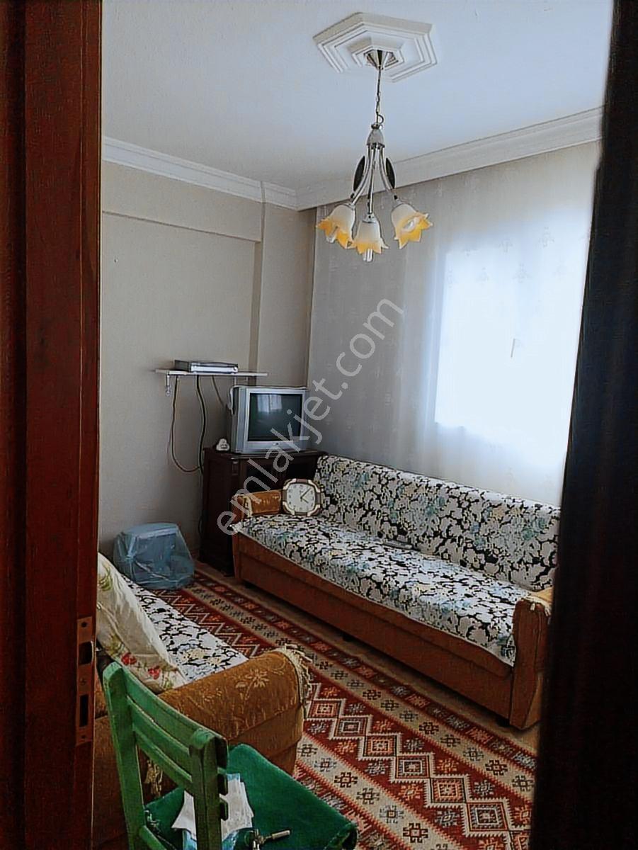 Bornova Atatürk Mahallesinde 2 Katlı Teraslı Satılık Müstakil Ev - Görsel 2