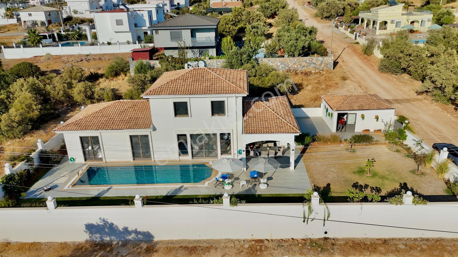 Aydın Didim Yeşiltepe Satılık Eşyalı 700 M Köşe Arsa İçerisinde 4+1 Ayrı Mutfak Emsali Olmayan Villa