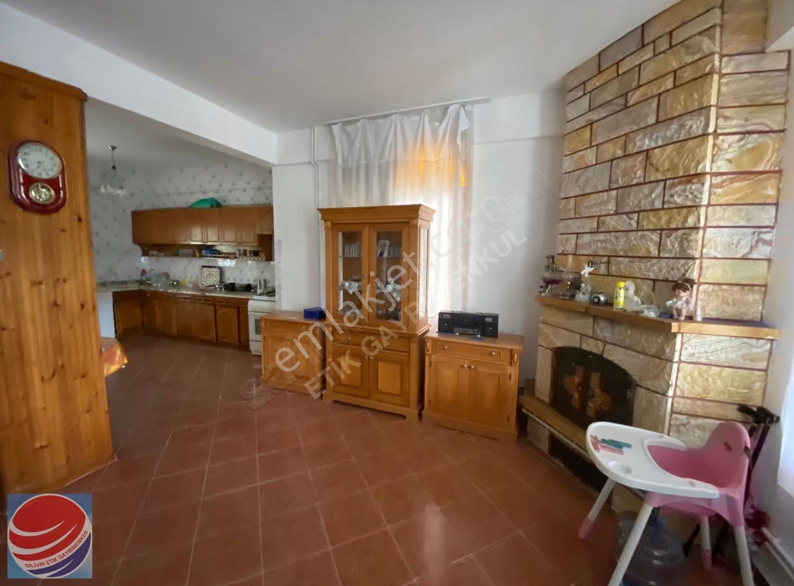 Kınalı'da Sahile Yakın 6+1 Villa, 325m² Arsa İçinde - Görsel 11