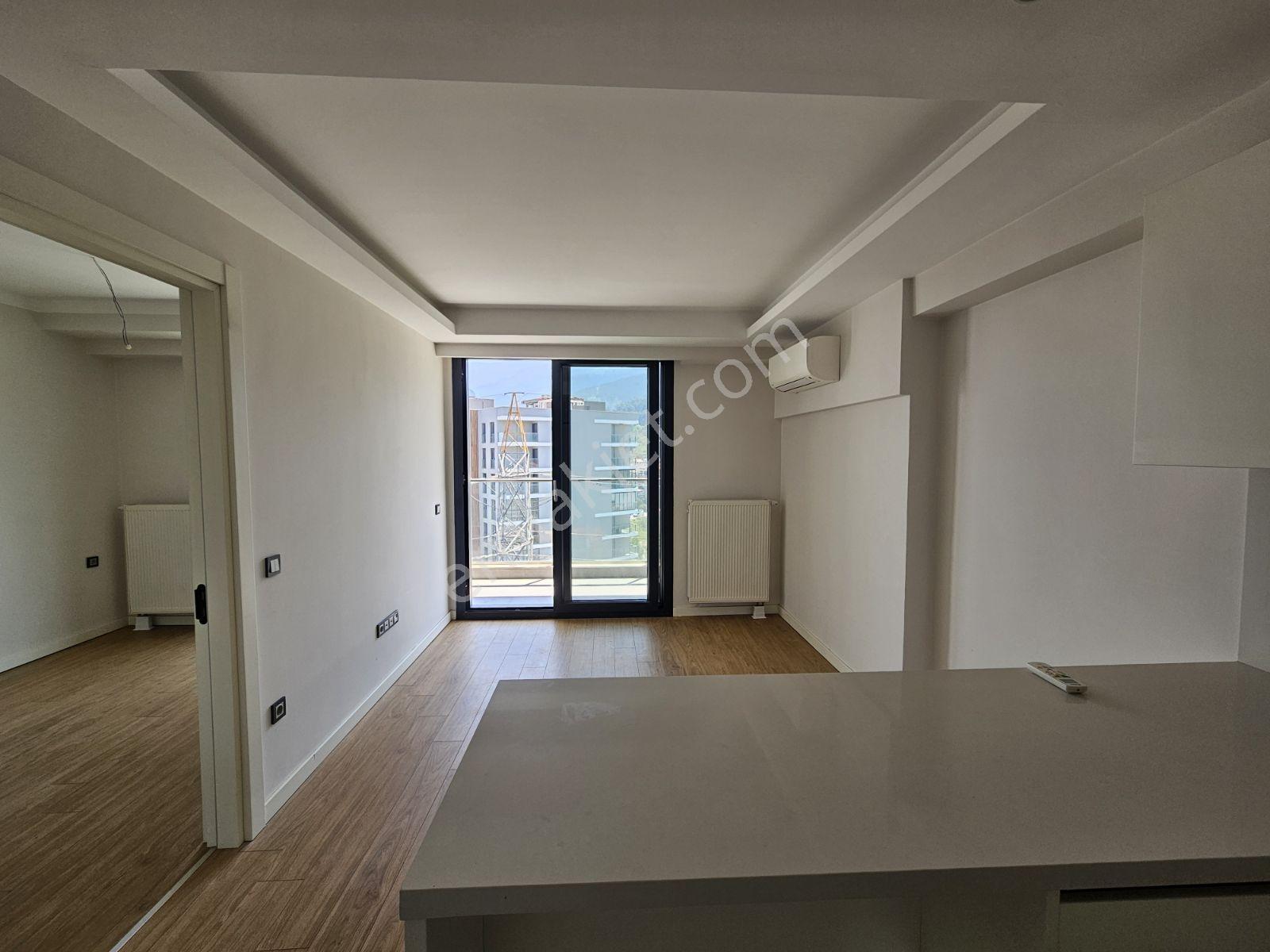 Manisa Meydan Projesinde Kiralık Köşe Daire 1+1 - Görsel 13