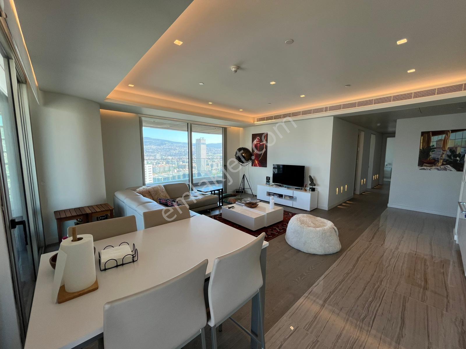 Mistral İzmir'de Deniz Manzaralı, Eşyalı, Özel Tasarım Mobilyalı, 3+1 167 M2 Satılık Daire - Görsel 11