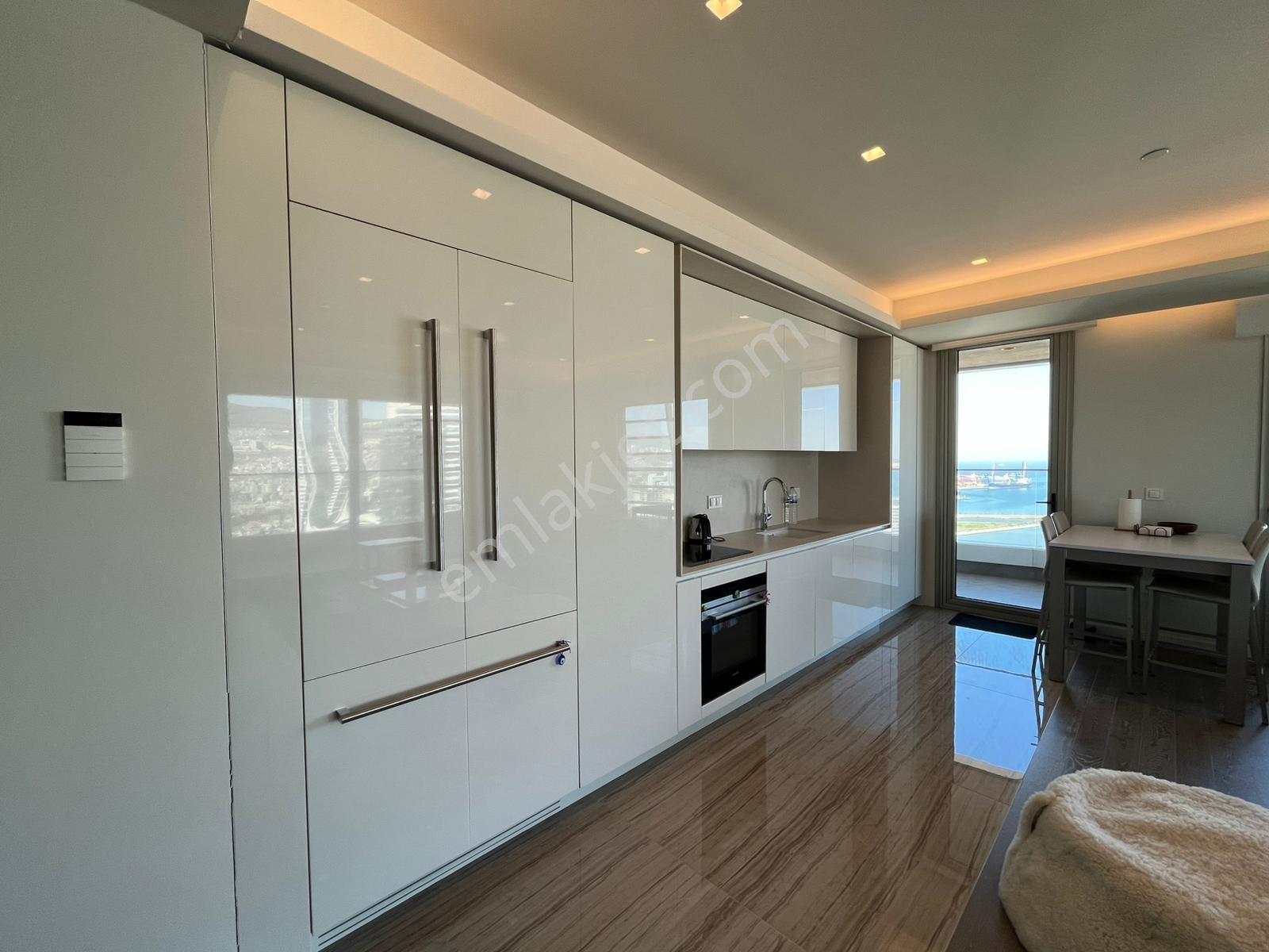 Mistral İzmir'de Deniz Manzaralı, Eşyalı, Özel Tasarım Mobilyalı, 3+1 167 M2 Satılık Daire - Görsel 12