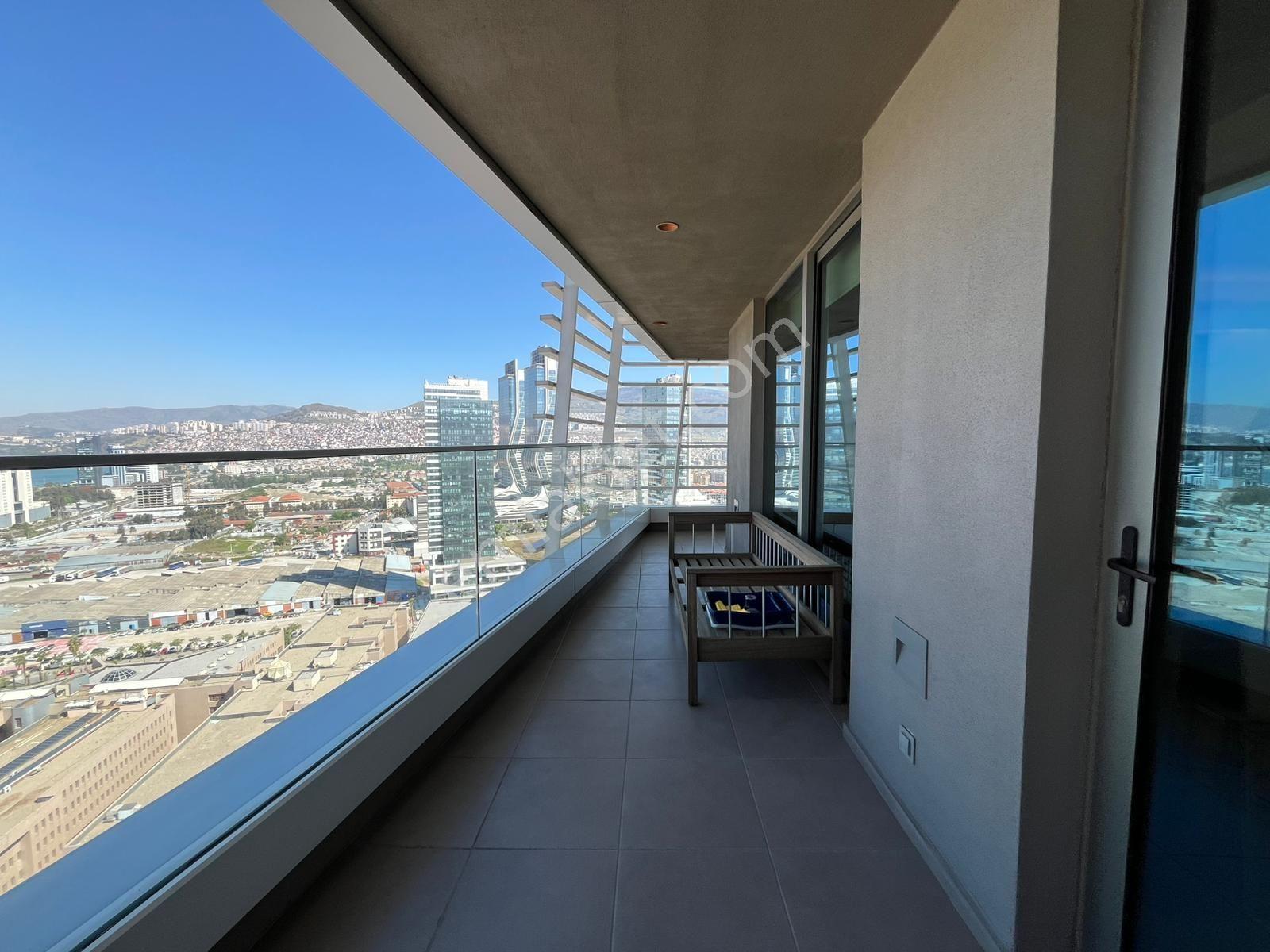 Mistral İzmir'de Deniz Manzaralı, Eşyalı, Özel Tasarım Mobilyalı, 3+1 167 M2 Satılık Daire - Görsel 21