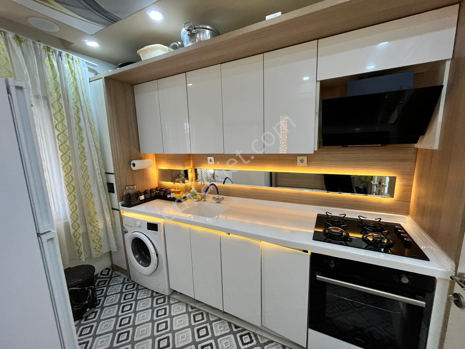 Es-astan İstasyonda Full Yapılı Güney Cephe Geniş 2+1 Daire