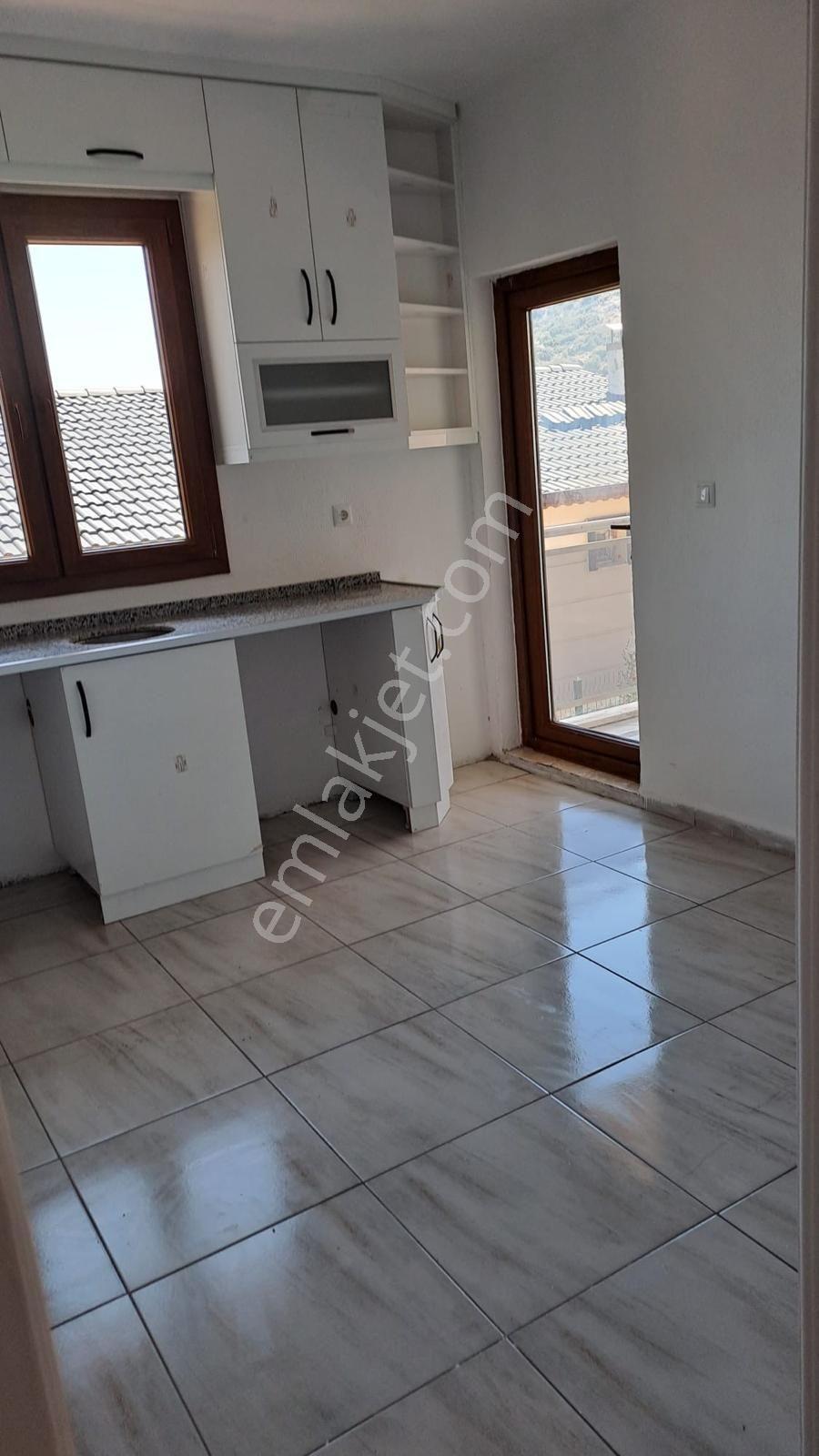 Burdur Tefenni’de Özel Bahçeli 3+1 Doğa Ve Göl Manzaralı Bahçeli Müstakil Villa - Görsel 4