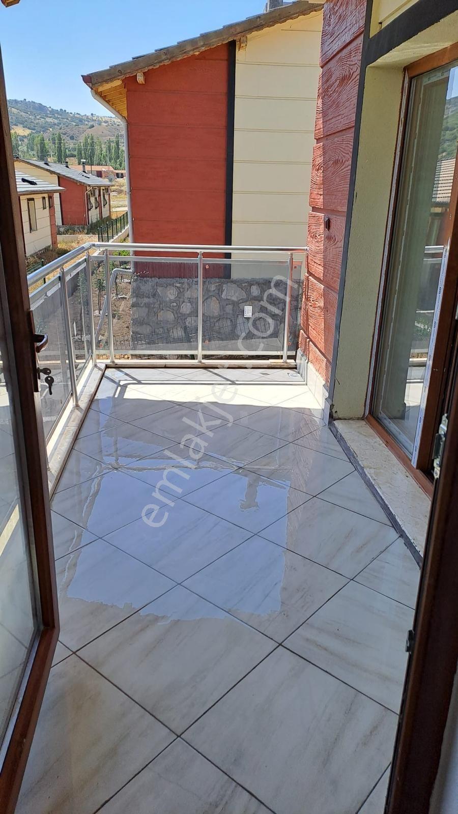 Burdur Tefenni’de Özel Bahçeli 3+1 Doğa Ve Göl Manzaralı Bahçeli Müstakil Villa - Görsel 10