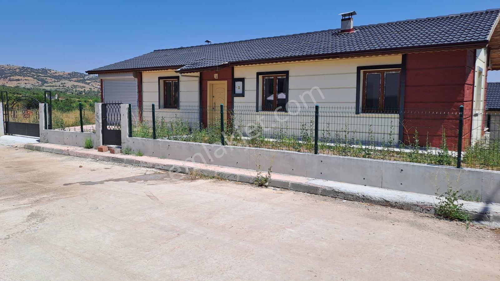 Burdur Tefenni’de Özel Bahçeli 3+1 Doğa Ve Göl Manzaralı Bahçeli Müstakil Villa - Görsel 24