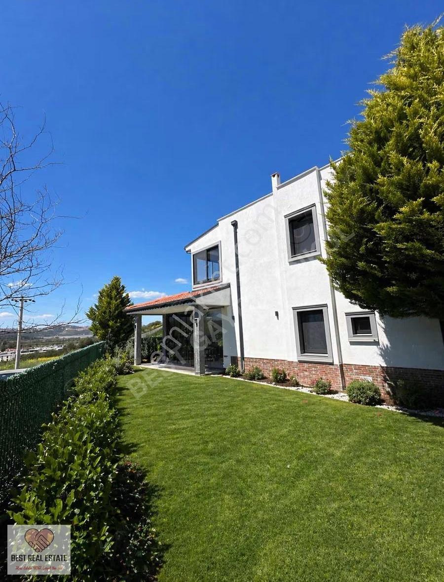 Bodrum Meşelik Geniş 2+1 Göl Manzaralı Dubleks Satılık Villa