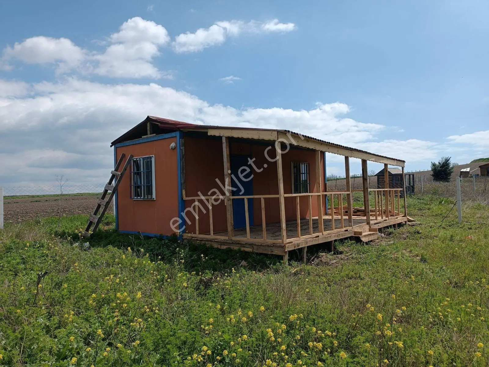 300 M2 İçinde Konteyner Ev Wc Çevrili Araç Takasli