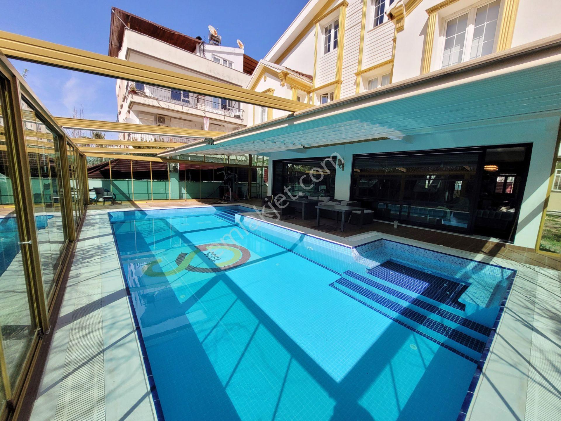 Güzeloba'da Havuzlu 4+1 Lüx Mobilyalı Triplex Villa - Görsel 22