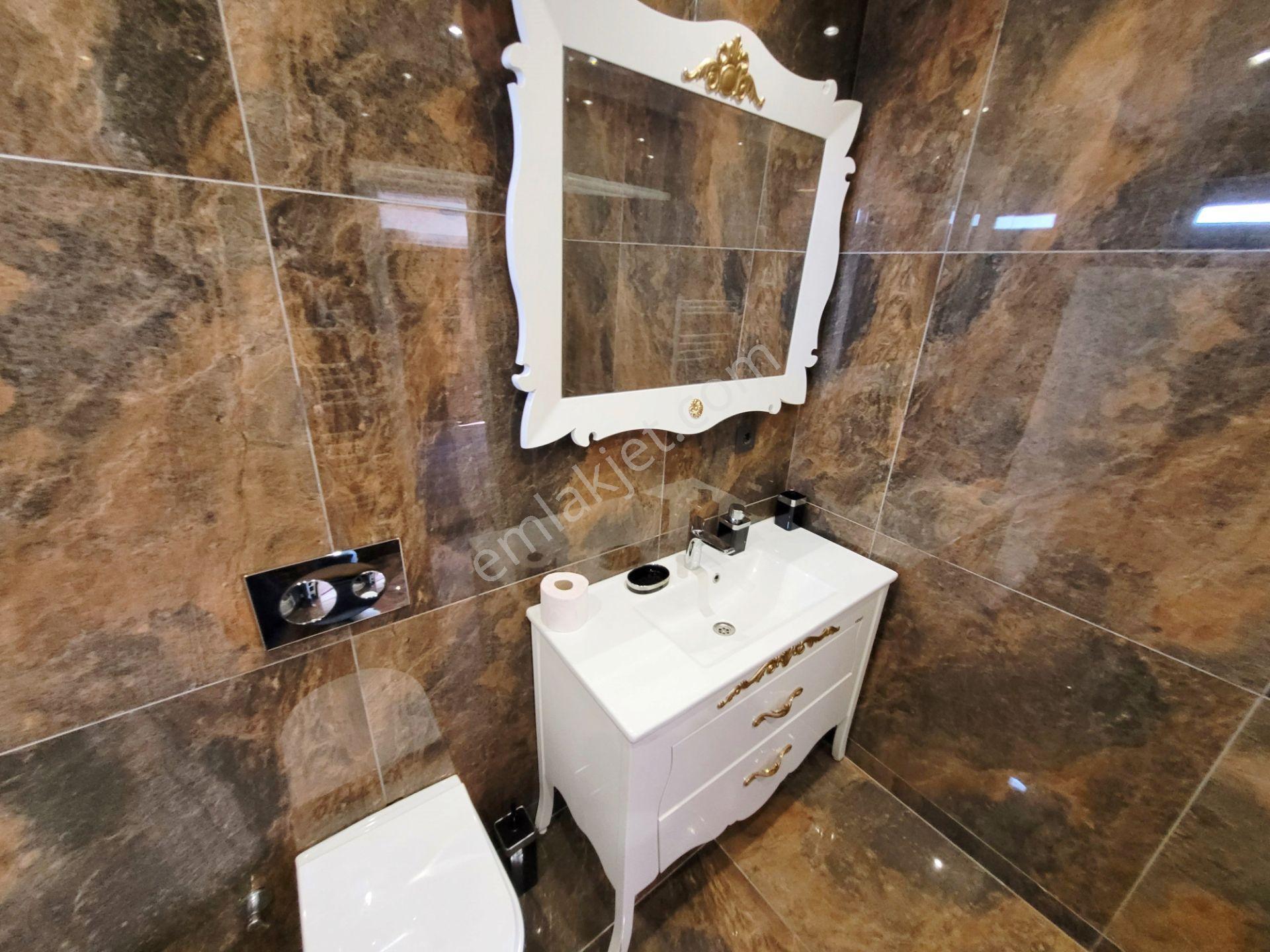 Güzeloba'da Havuzlu 4+1 Lüx Mobilyalı Triplex Villa - Görsel 32