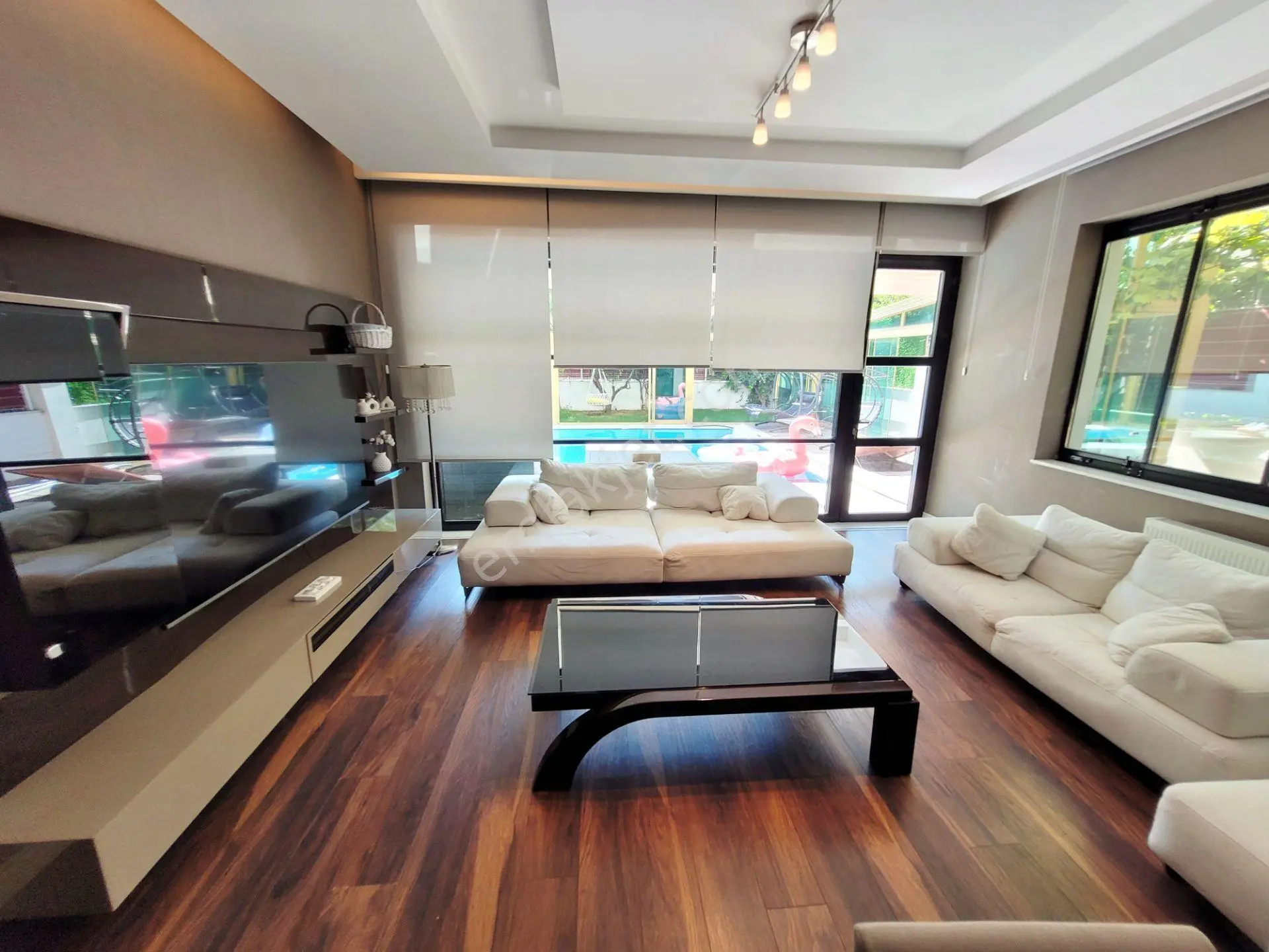 Güzeloba'da Havuzlu 4+1 Lüx Mobilyalı Triplex Villa - Görsel 3