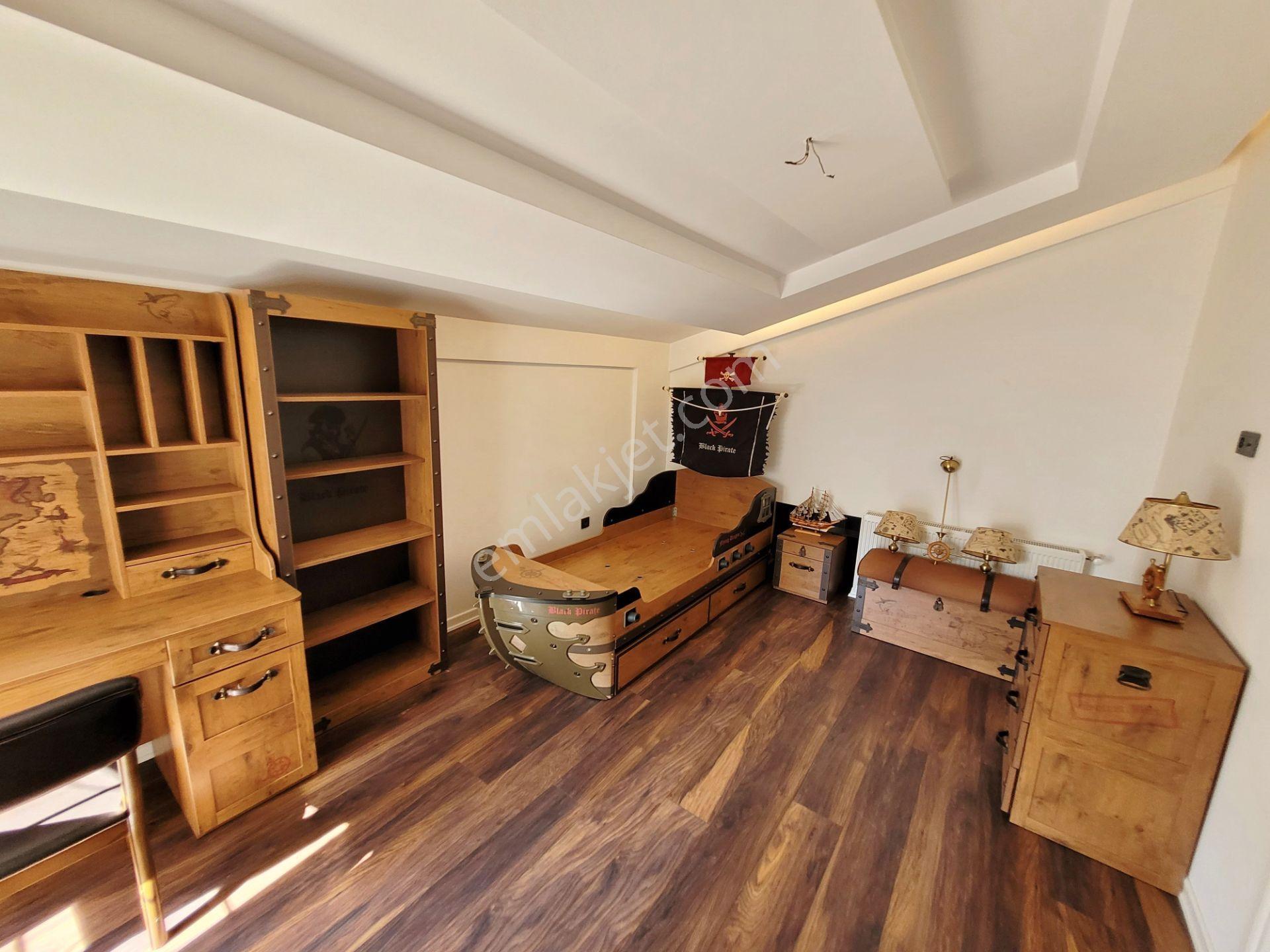 Güzeloba'da Havuzlu 4+1 Lüx Mobilyalı Triplex Villa - Görsel 12