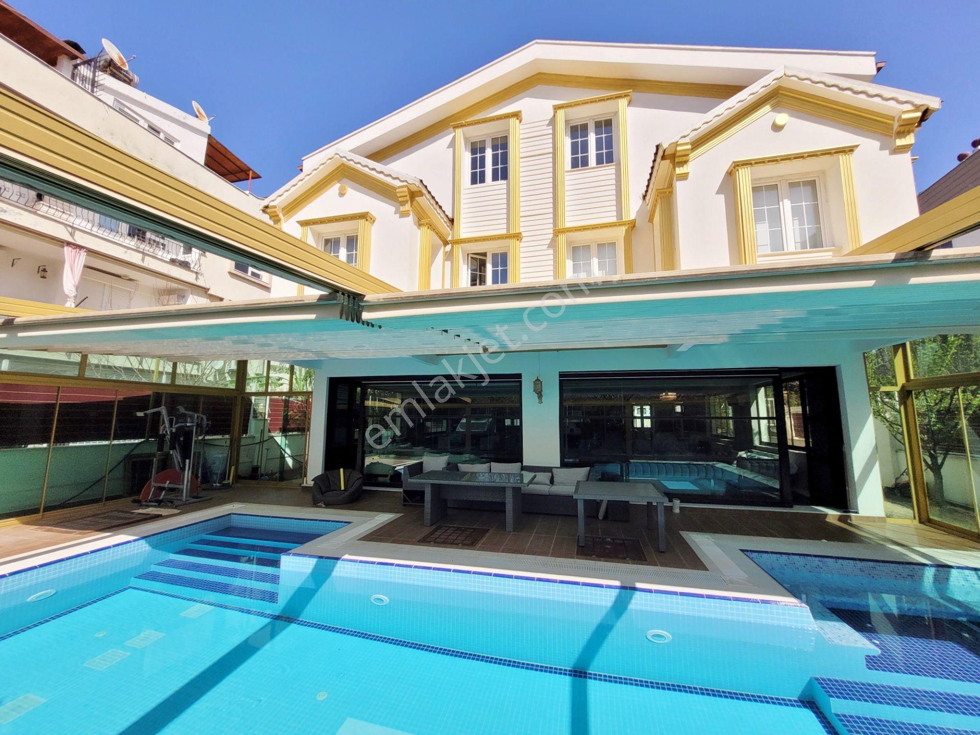 Güzeloba'da Havuzlu 4+1 Lüx Mobilyalı Triplex Villa - Görsel 25
