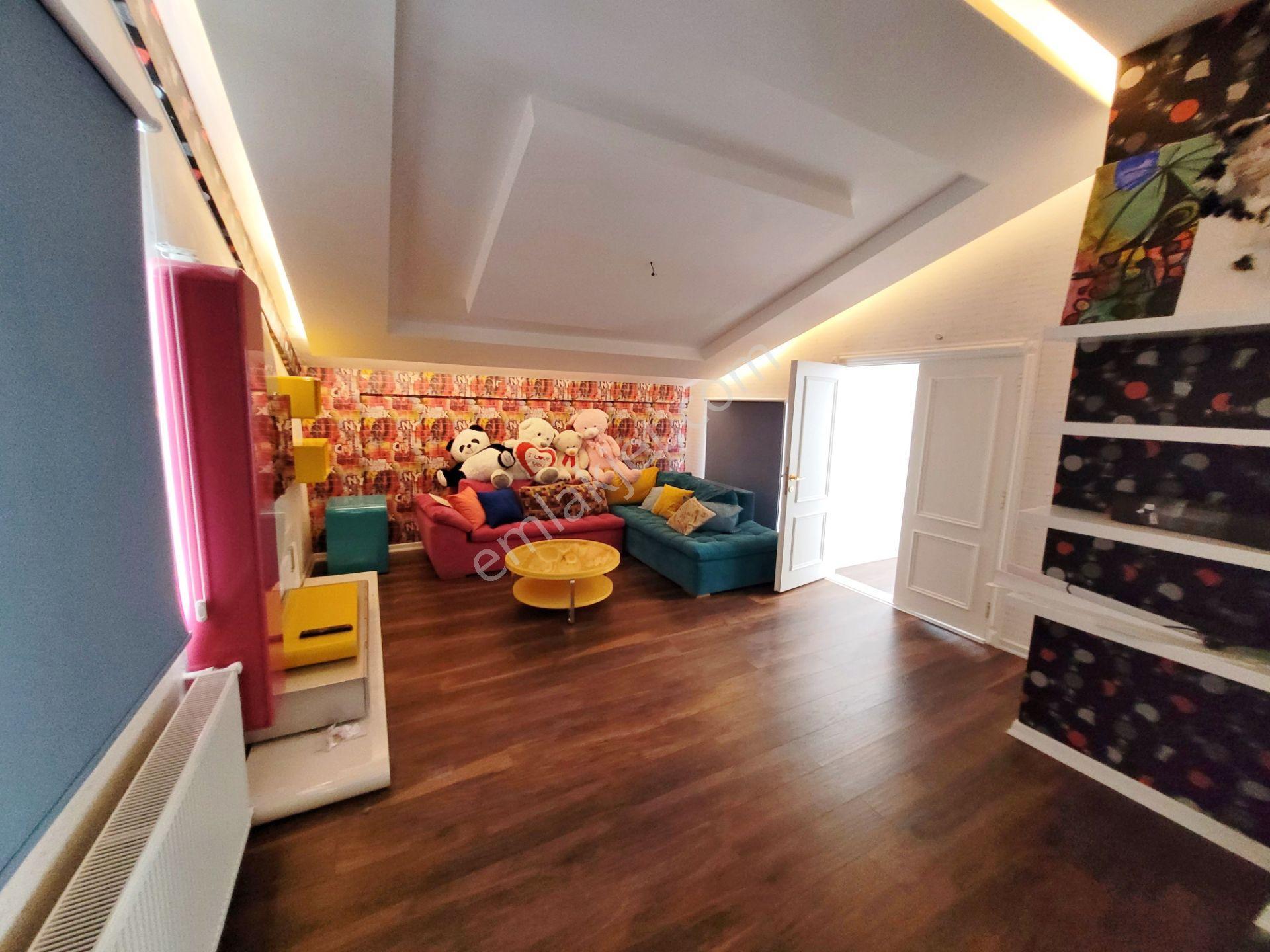 Güzeloba'da Havuzlu 4+1 Lüx Mobilyalı Triplex Villa - Görsel 29
