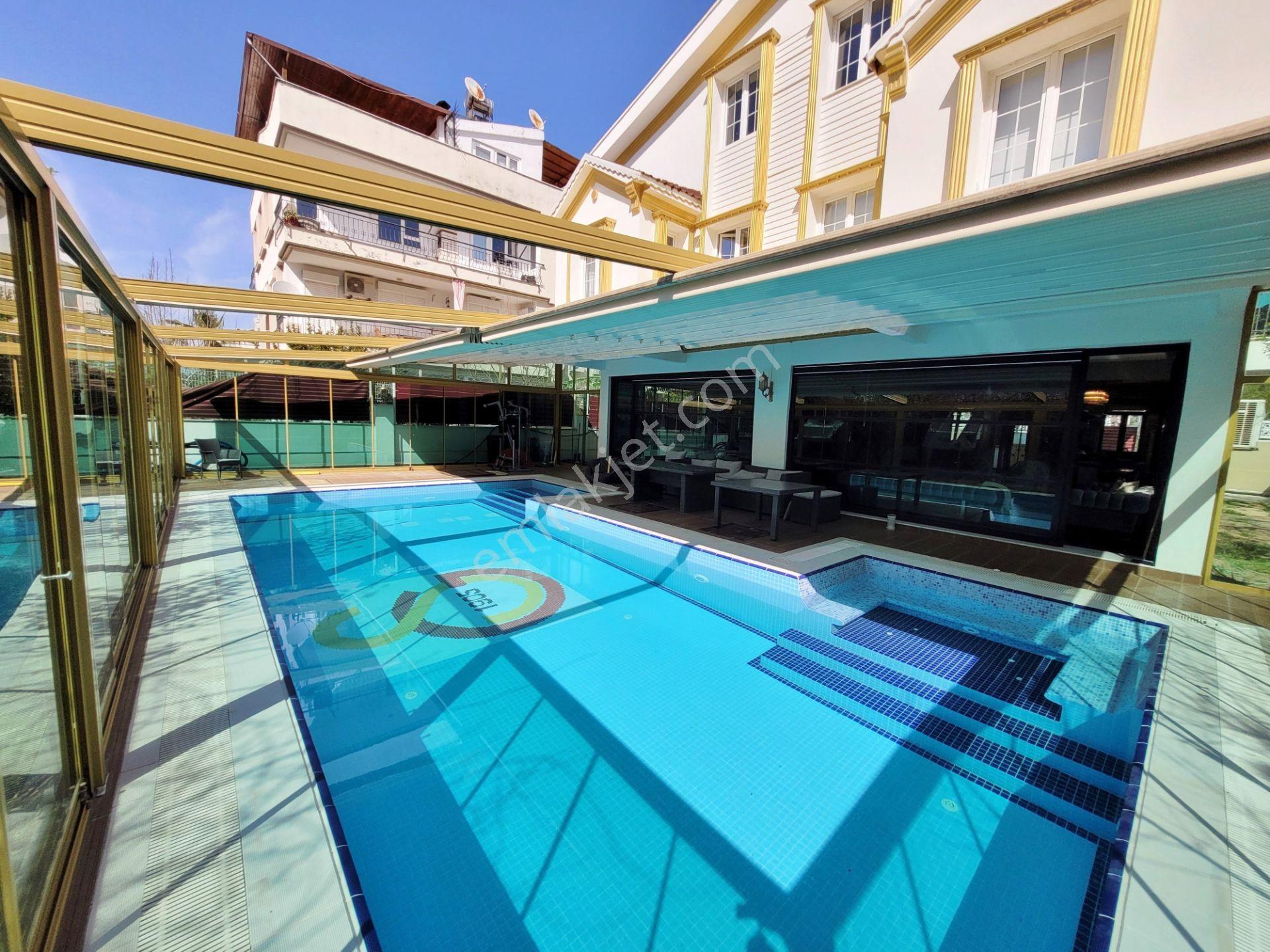 Güzeloba'da Havuzlu 4+1 Lüx Mobilyalı Triplex Villa - Görsel 26