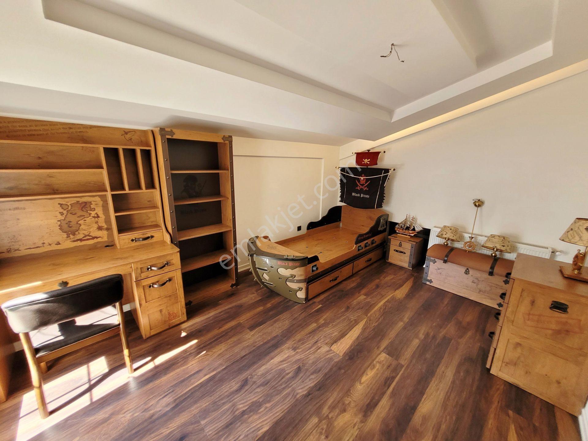 Güzeloba'da Havuzlu 4+1 Lüx Mobilyalı Triplex Villa - Görsel 15