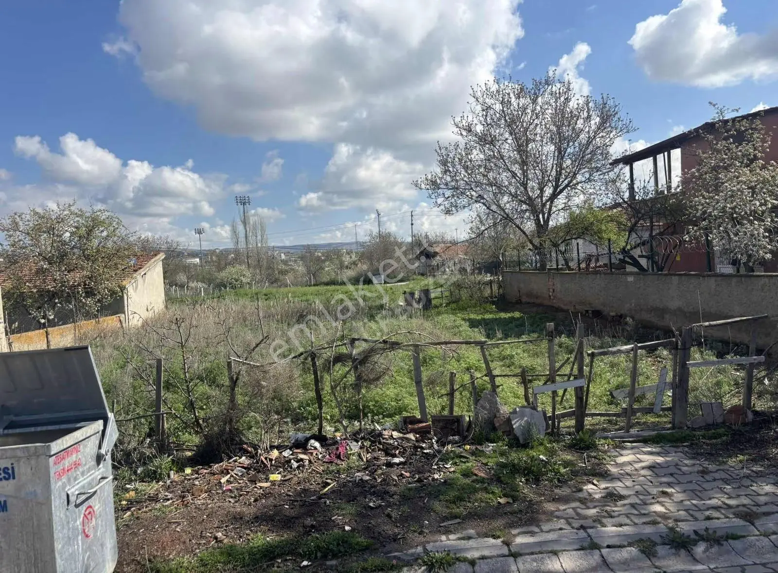 424 Mt İmarlı Arsa.düzgün Geometrik Şekli Merkeze Çok Yakın