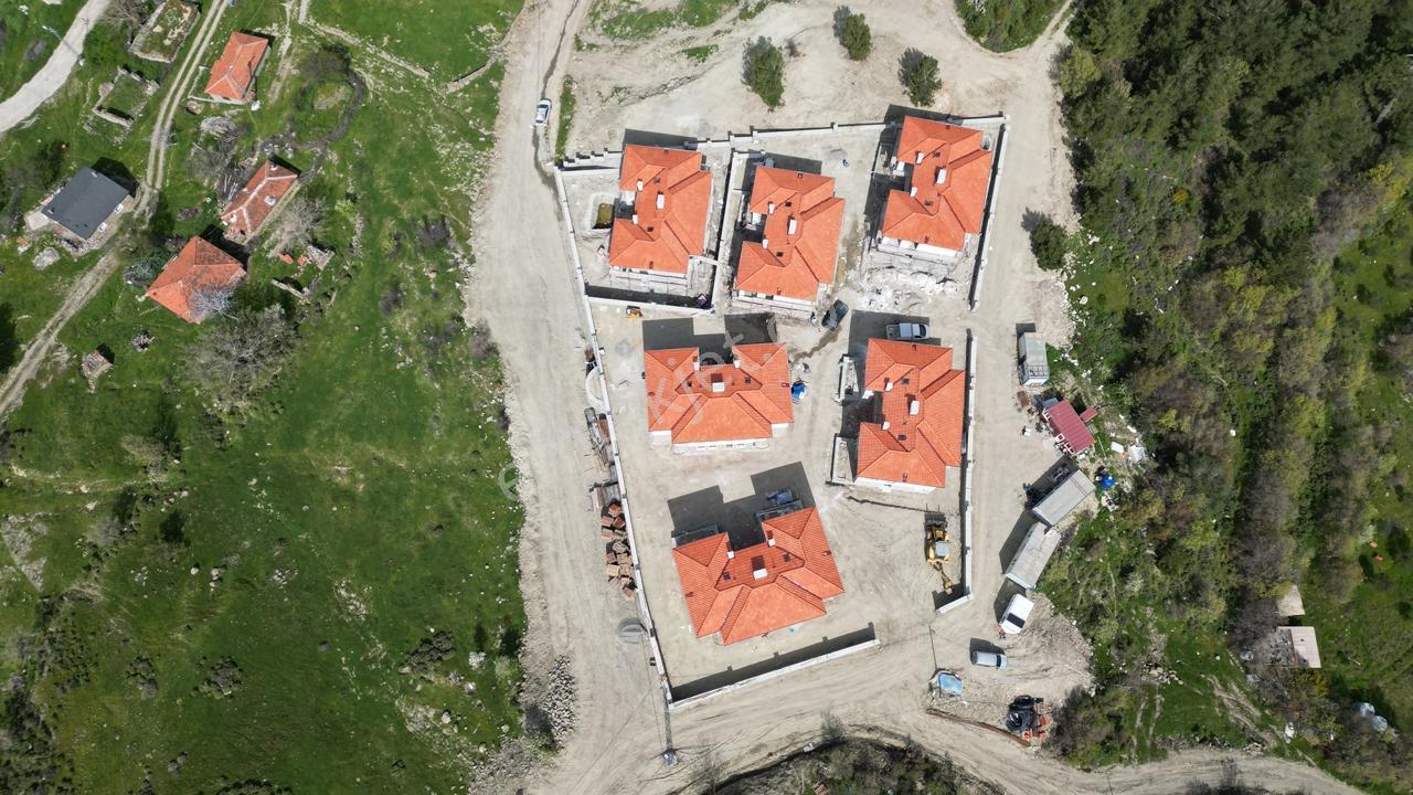 Burhanıye Çallı' Da Satılık 1500 M2 Arsa - Görsel 7