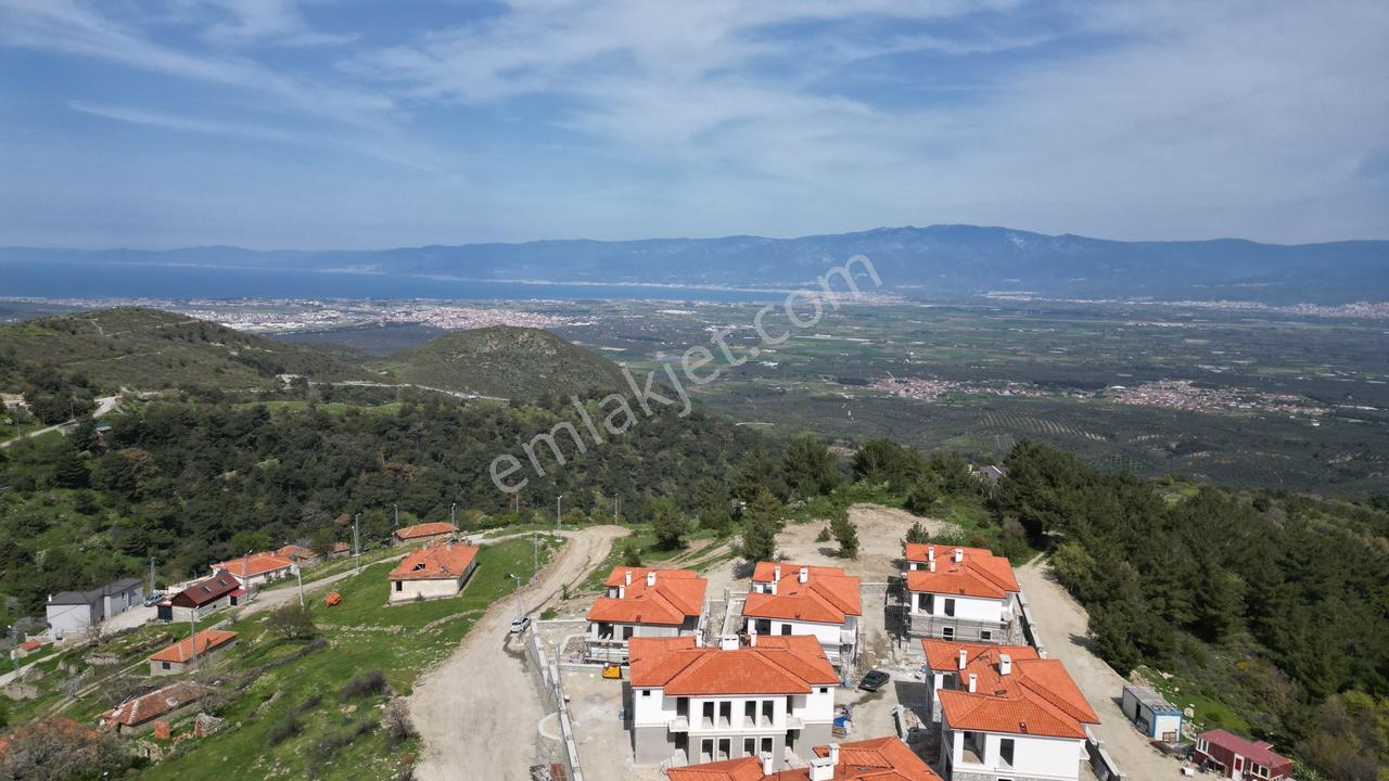 Burhanıye Çallı' Da Satılık 1500 M2 Arsa - Görsel 4
