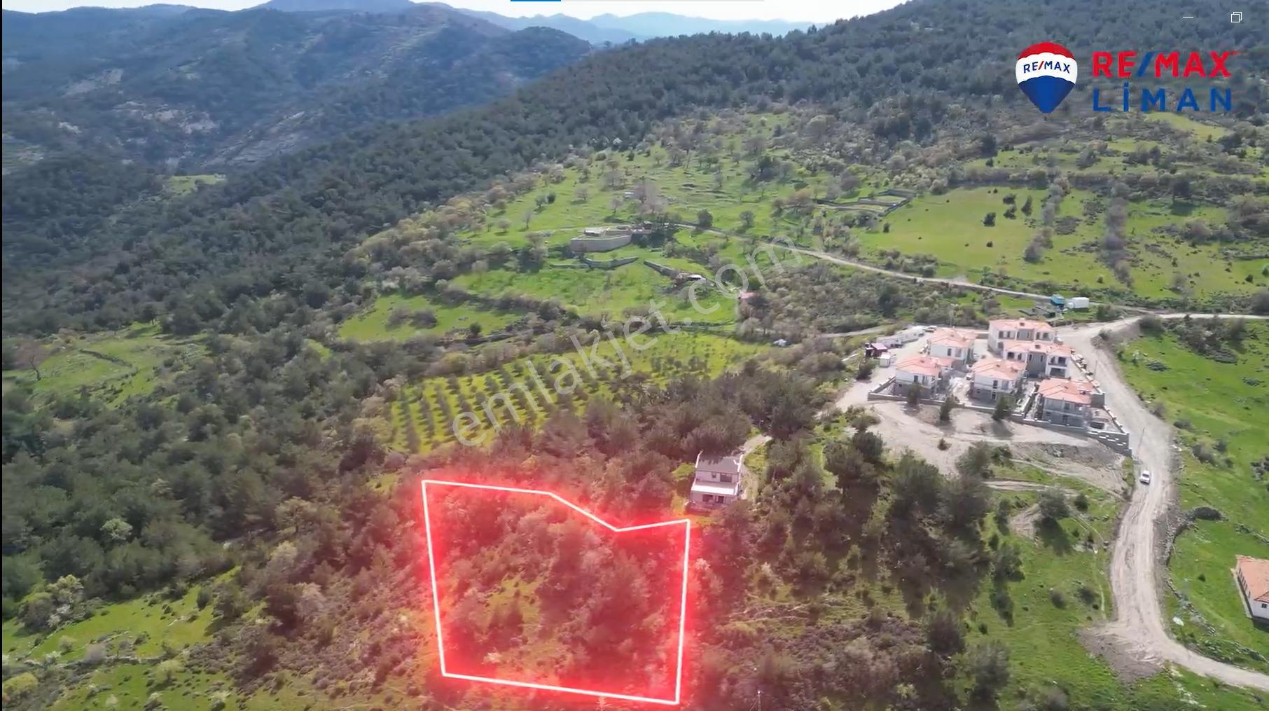 Burhaniye Çallı'da Köy İçinde Satılık Arazi