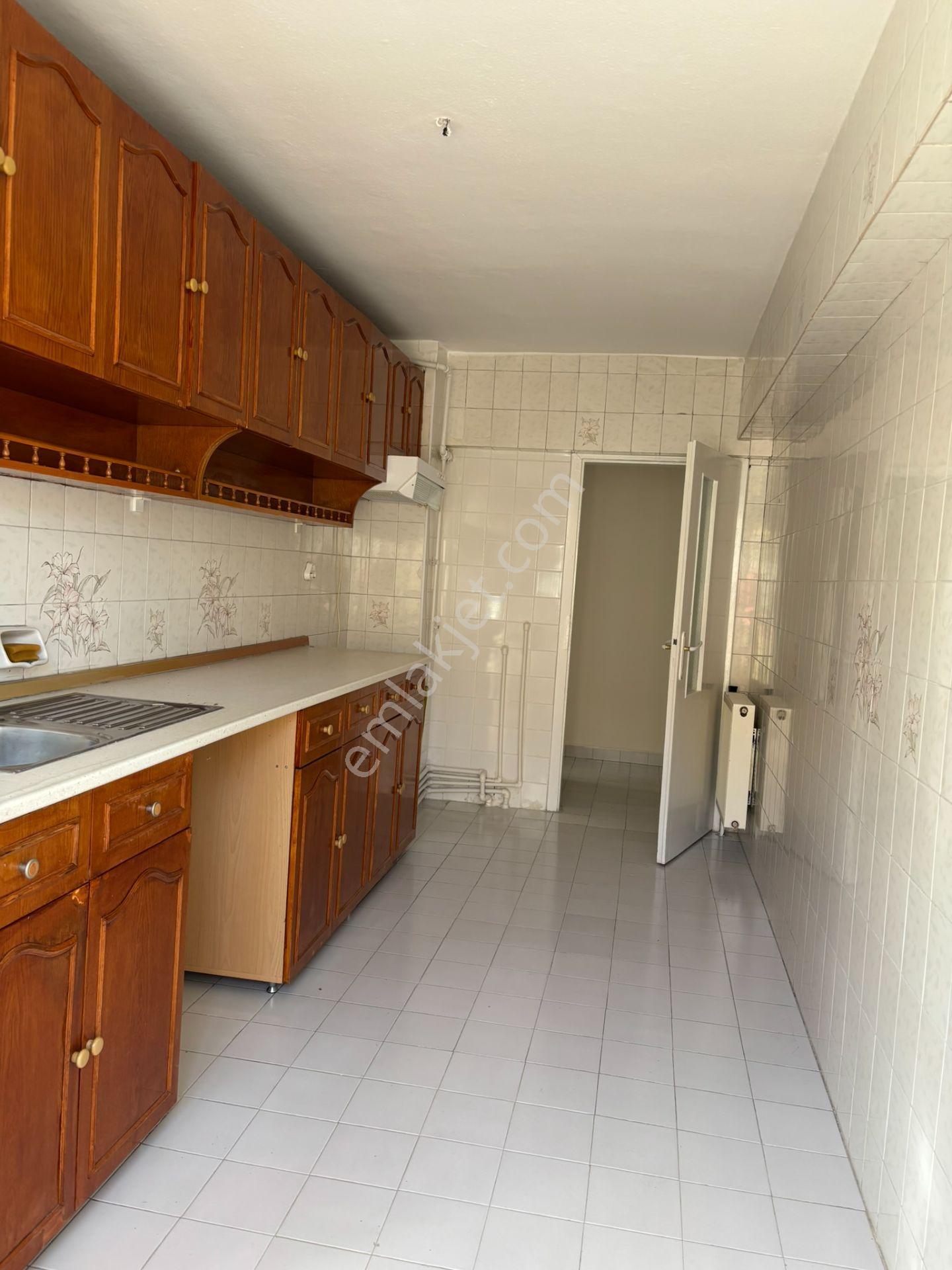 Sahibinden Bahçelievlerde Kombili Boş Yeni Boyanmış Bakımlı Katta 3+1 114 M2 Kiralık Daire - Görsel 20