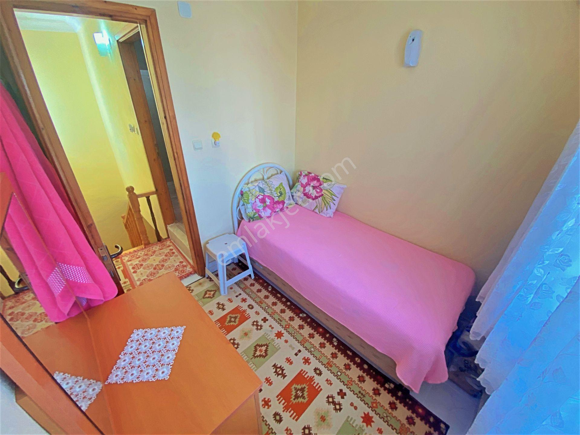 Burhaniyede Yetki Gültaş Emlaktan Satılık 3+1 Yüzme Havuzlu Villa - Görsel 15