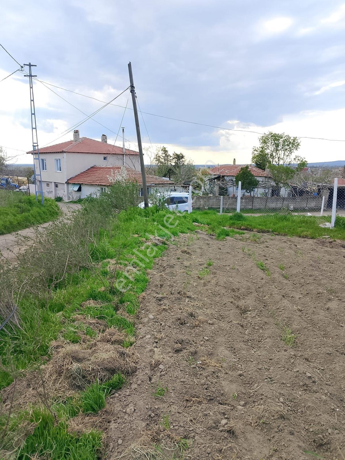 Köy İçinde İmarlı 820 M² Müstakil Arsa İnşaata Hazır Tek Tapu