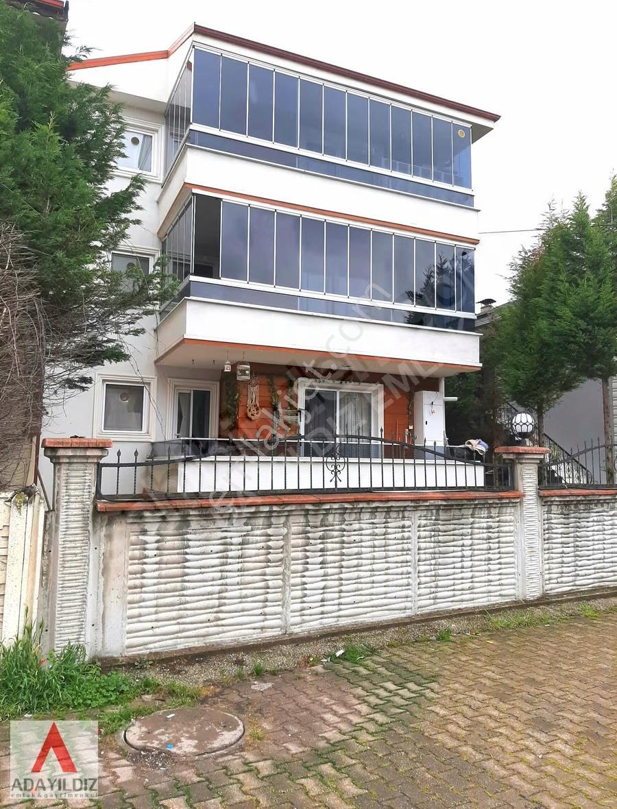 Sakarya Erenlerde Ebeveyn Banyolu Ara Kat Satılık 3+1 Daire