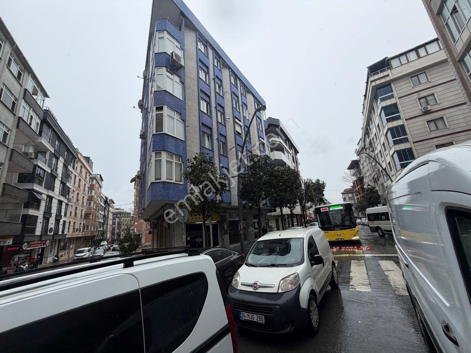 Bahçeleivler Siyavuşpaşa Mahallesinde 2+1 90 M2 Satılık Daire - Görsel 2