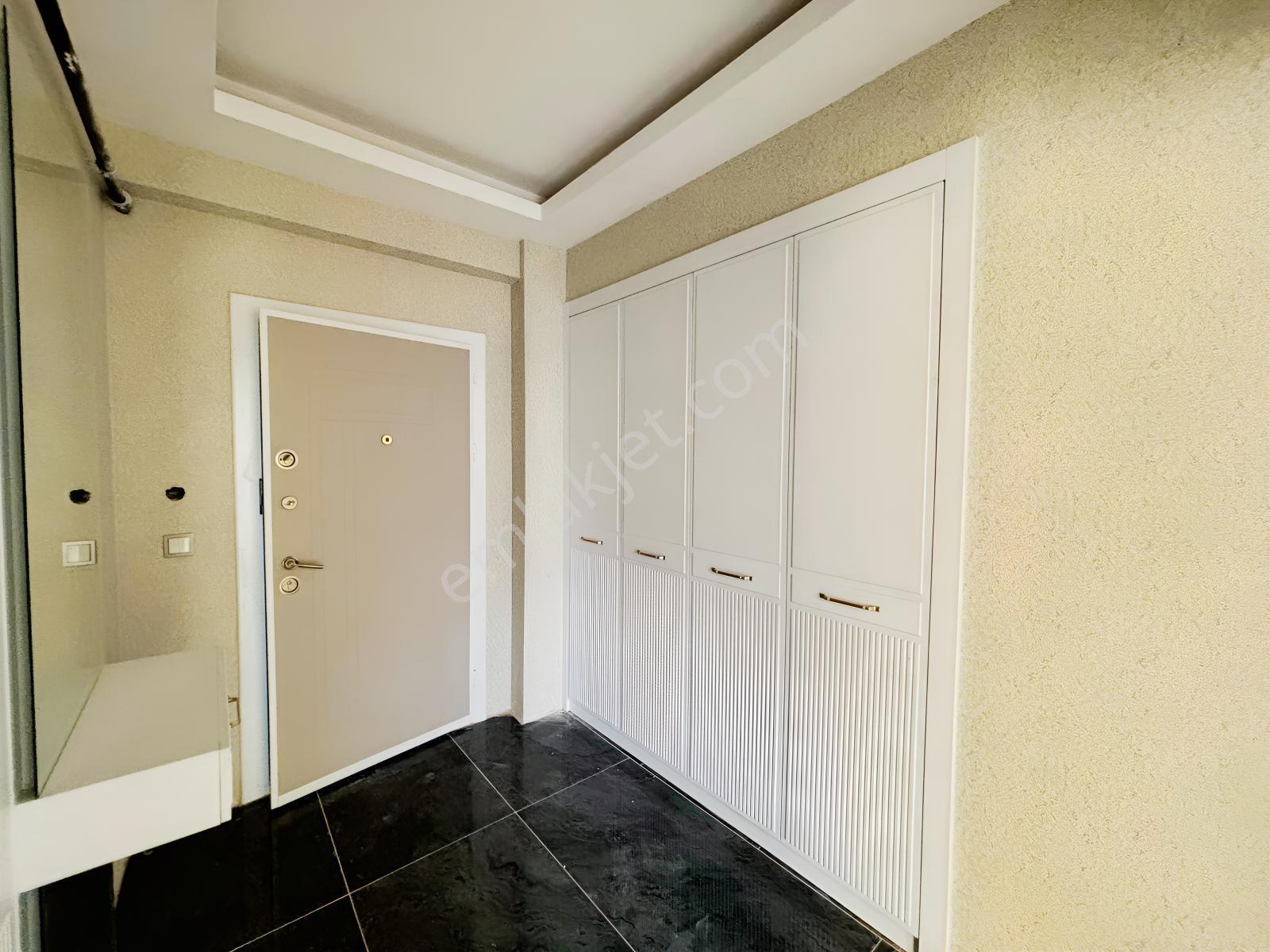 Uluğbeyin Değer Kazanan Bölgesinde Cadde Cepheli 3+1 Daire - Görsel 9