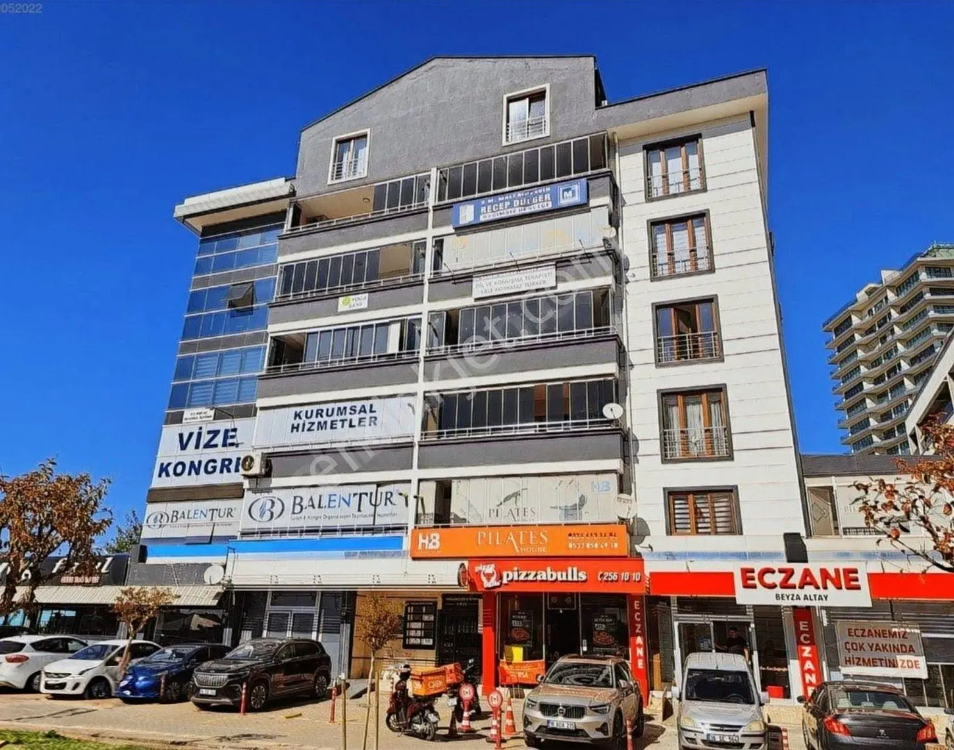 Özlüce Bulvarında Satılık Ofis Büro 3+1 160 M2 Daire