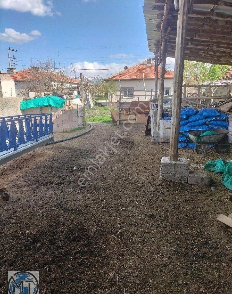 Burhaniye Mahallesinde Satılık Ahırları,3+1 Geniş 140 M2 Net Müstakil Evi Toplam 17,5 Evlek. - Görsel 24