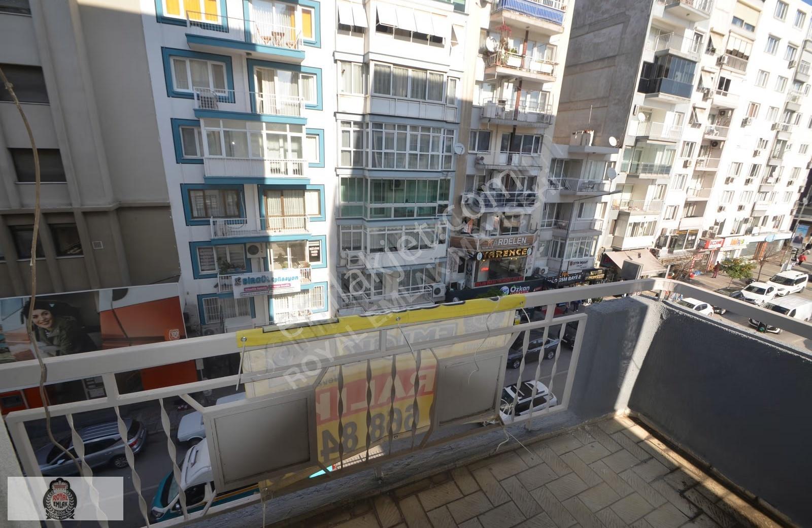 Bornova Merkezde Satılık 3+1 Daire - Ana Cadde Üzeri - Görsel 3