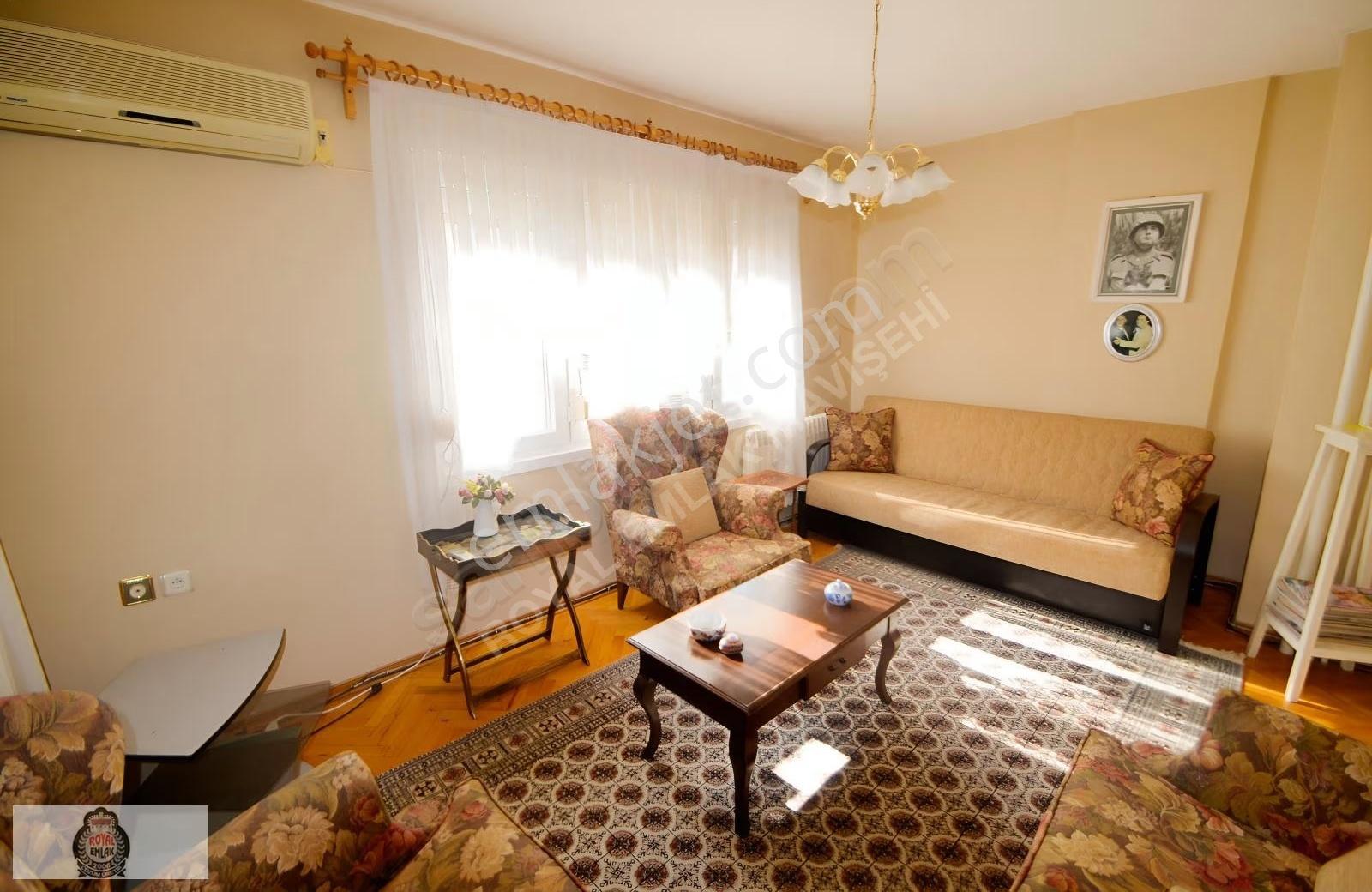 Bornova Merkezde Satılık 3+1 Daire - Ana Cadde Üzeri - Görsel 17