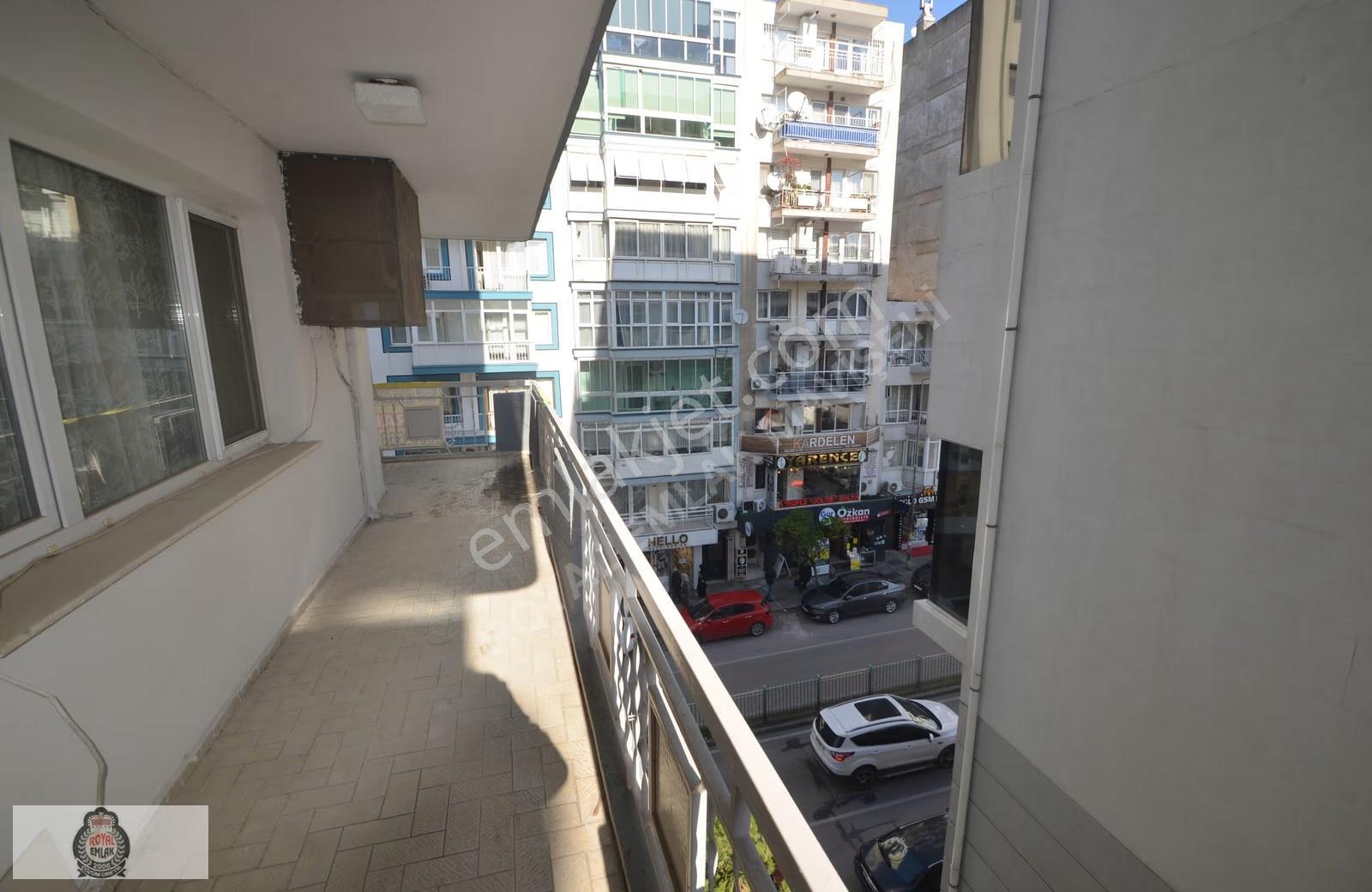 Bornova Merkezde Satılık 3+1 Daire - Ana Cadde Üzeri - Görsel 11