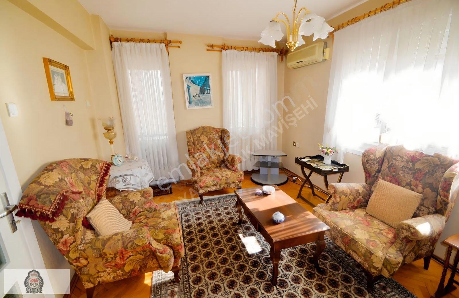 Bornova Merkezde Satılık 3+1 Daire - Ana Cadde Üzeri - Görsel 15