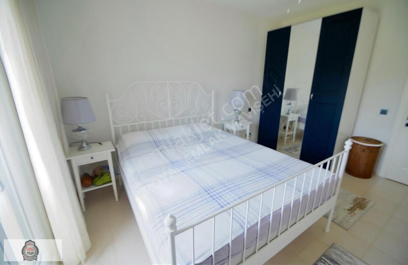 Çeşme Ardıç'ta Havuzlu Sitede Deniz Yakını 3+1 Kiralık Villa - Görsel 29