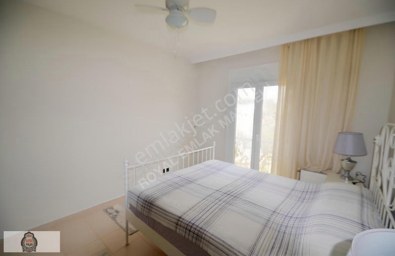 Çeşme Ardıç'ta Havuzlu Sitede Deniz Yakını 3+1 Kiralık Villa - Görsel 25