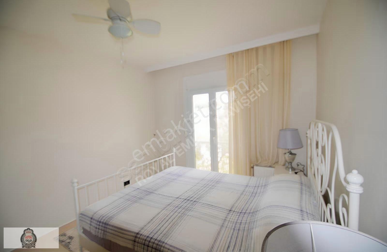 Çeşme Ardıç'ta Havuzlu Sitede Deniz Yakını 3+1 Kiralık Villa - Görsel 33