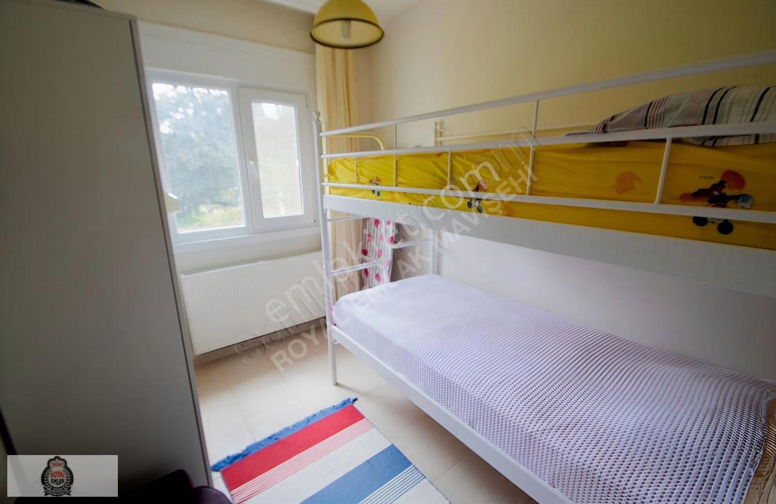 Çeşme Ardıç'ta Havuzlu Sitede Deniz Yakını 3+1 Kiralık Villa - Görsel 5